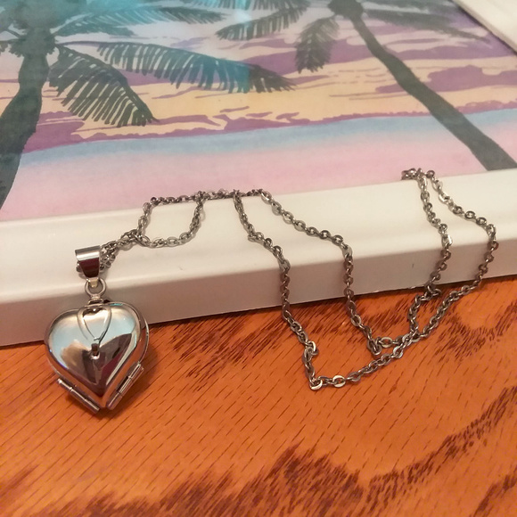 Jewelry - Silver 4 Picture Locket